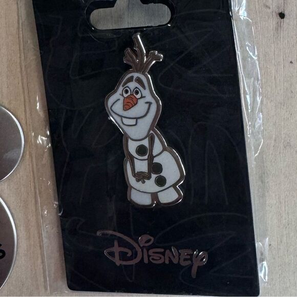 NIB Disney Assortment dancing Olaf park pin.Double key chain ornament - Picture 5 of 7